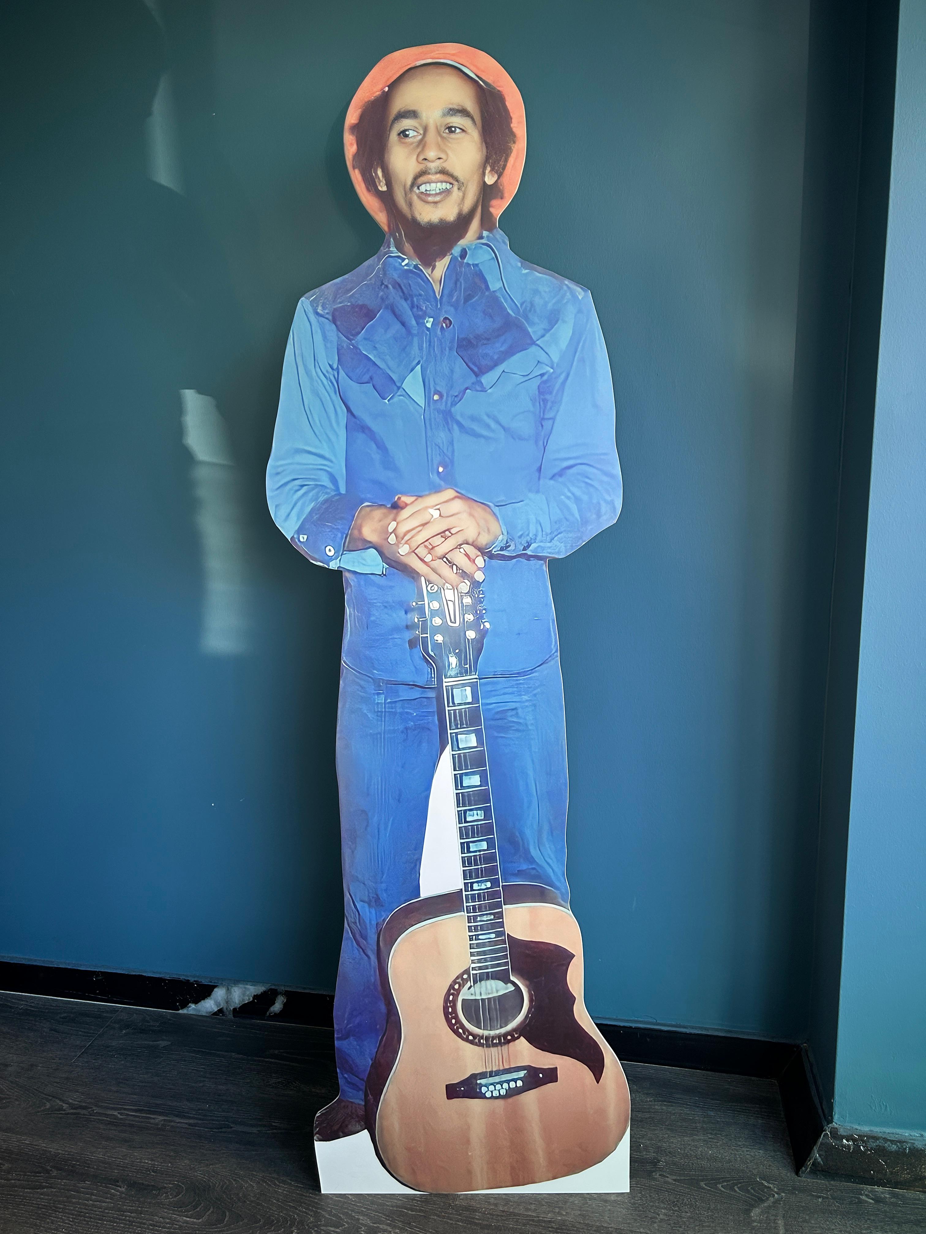 Bob Marley Maketi Ayaklı Tam Boy Plastik Maket iki boyutlu